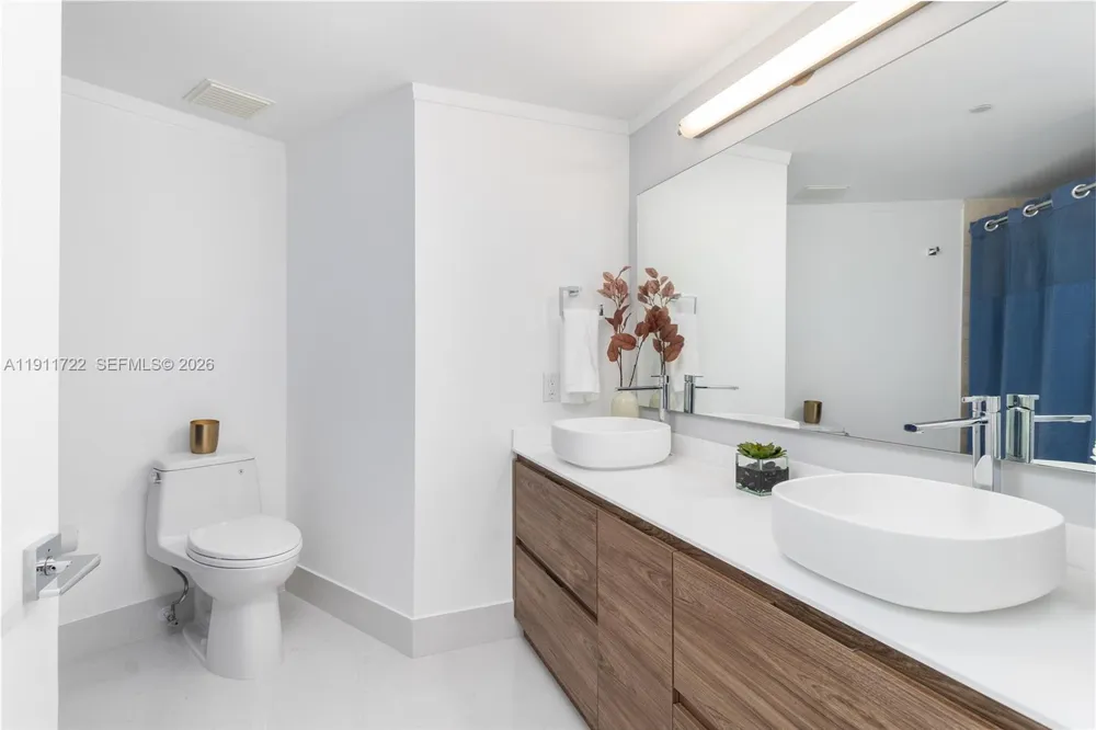 2475 Brickell Ave #1907 Miami, FL 33129