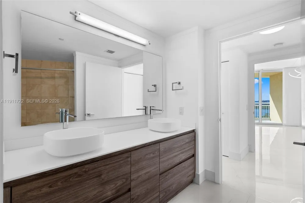 2475 Brickell Ave #1907 Miami, FL 33129