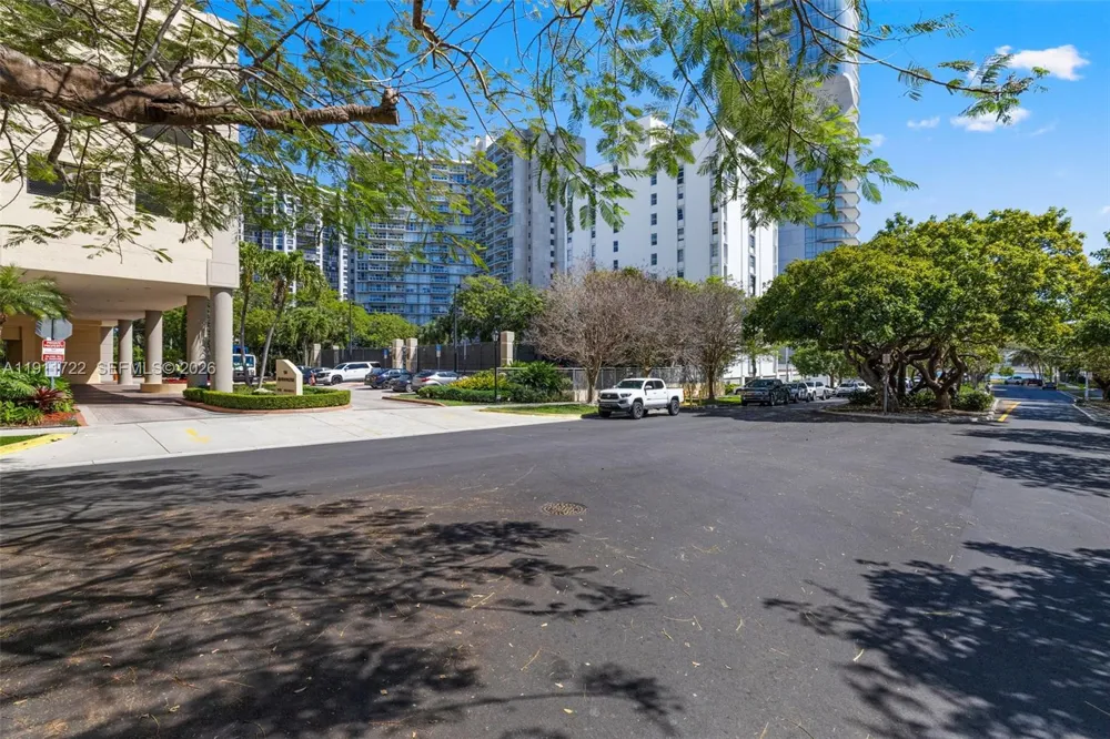 2475 Brickell Ave #1907 Miami, FL 33129