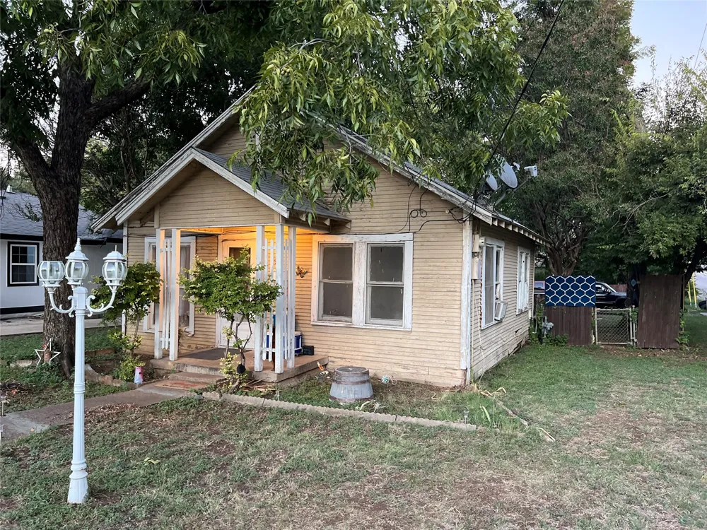 924 Sunnyside Avenue Cockrell Hill, TX 75211