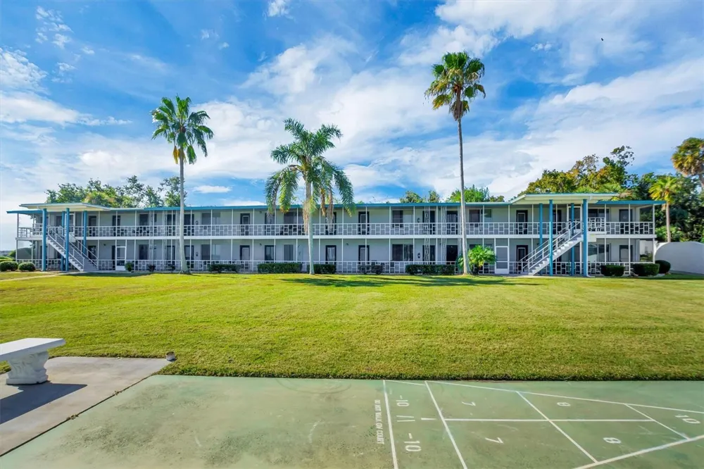 1600 W LAKE PARKER DRIVE #D5 Lakeland, FL 33805