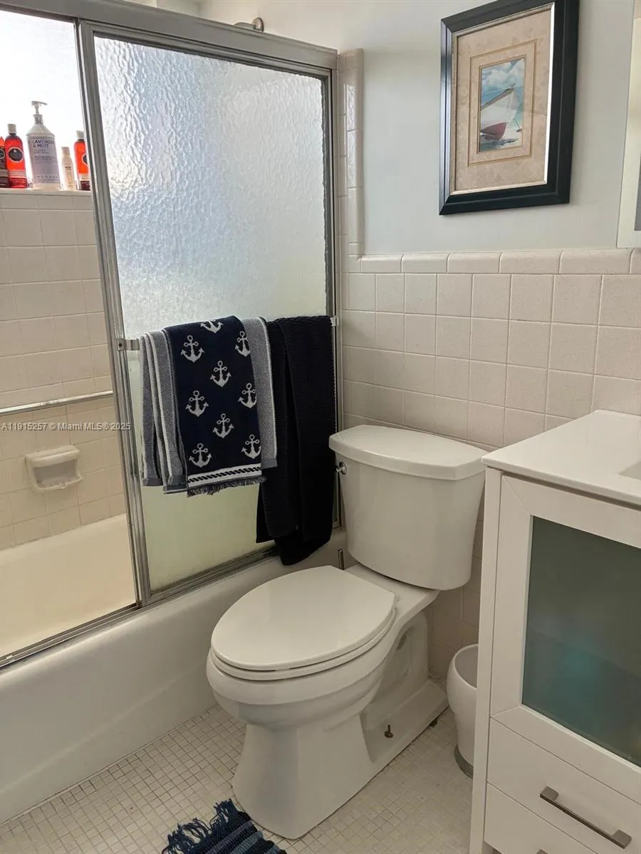 2050 NE 39th St #311 NORTH Lighthouse Point, FL 33064