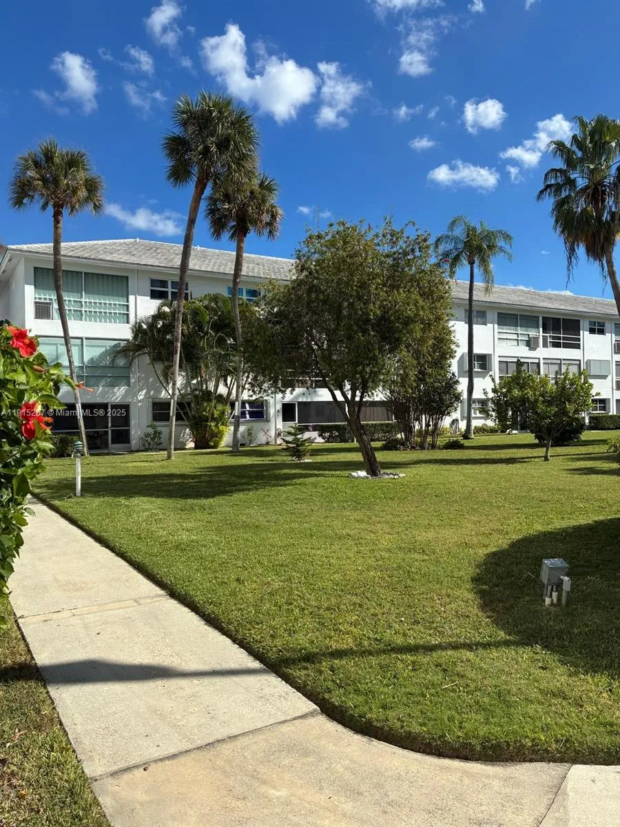 2050 NE 39th St #311 NORTH Lighthouse Point, FL 33064