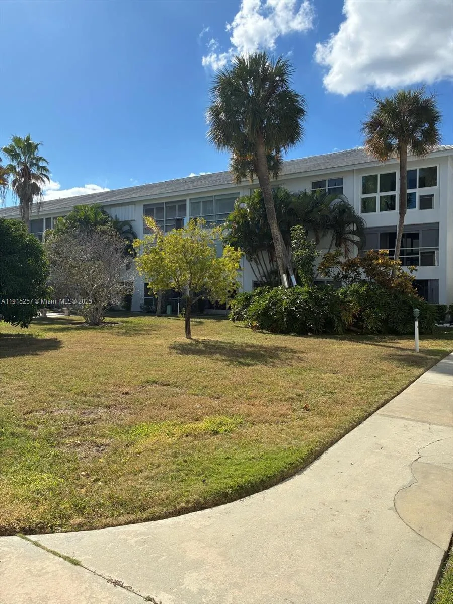 2050 NE 39th St #311 NORTH Lighthouse Point, FL 33064