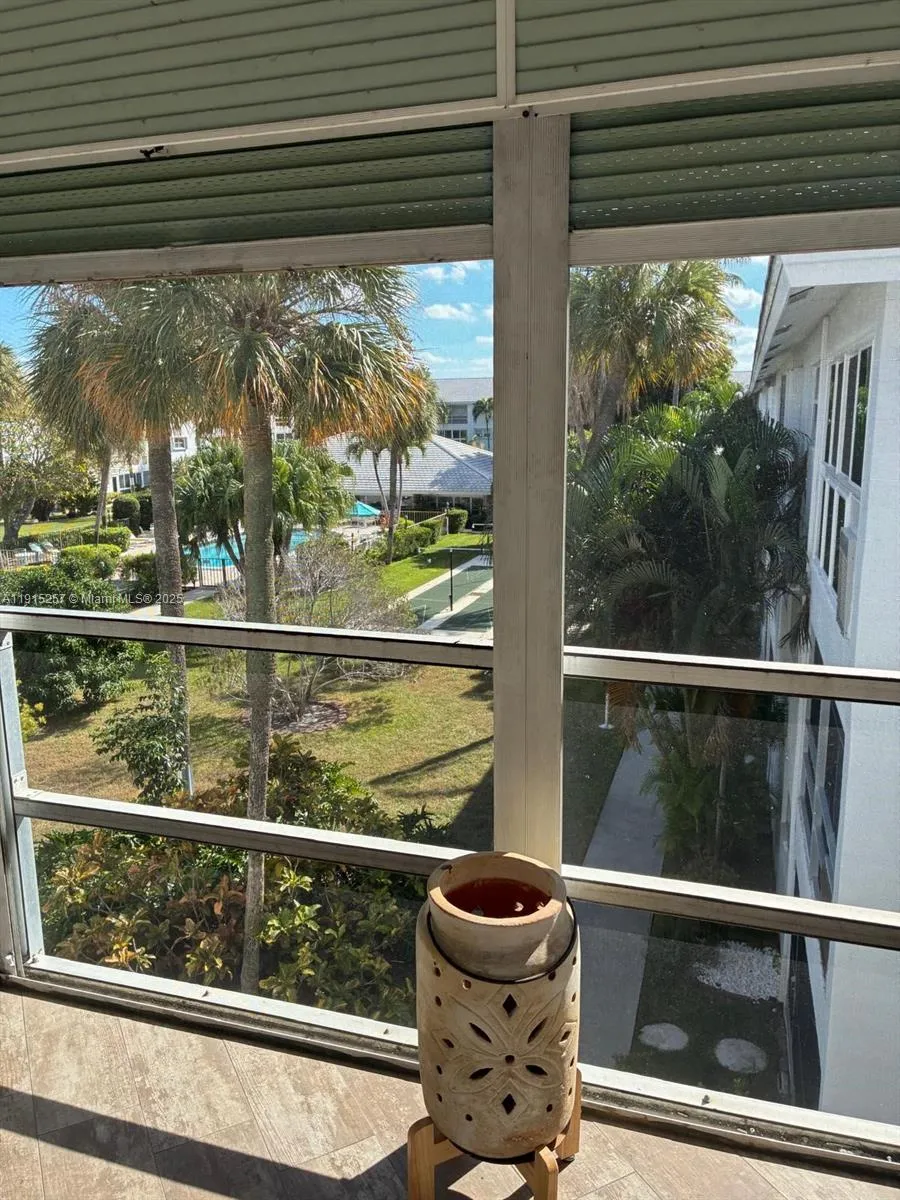2050 NE 39th St #311 NORTH Lighthouse Point, FL 33064