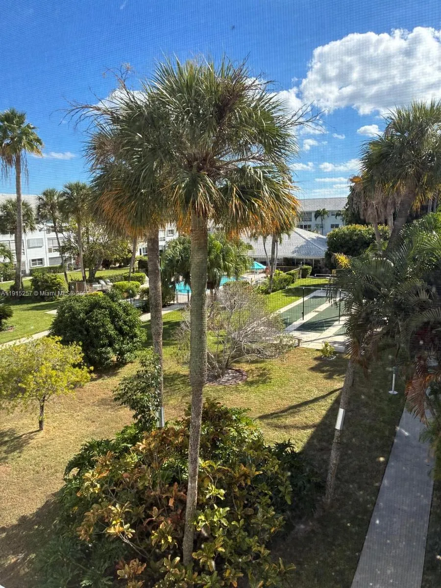 2050 NE 39th St #311 NORTH Lighthouse Point, FL 33064