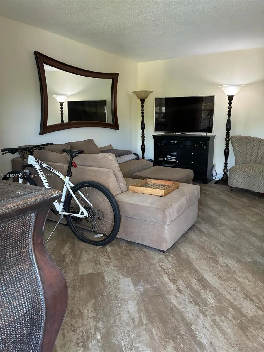 2050 NE 39th St #311 NORTH Lighthouse Point, FL 33064