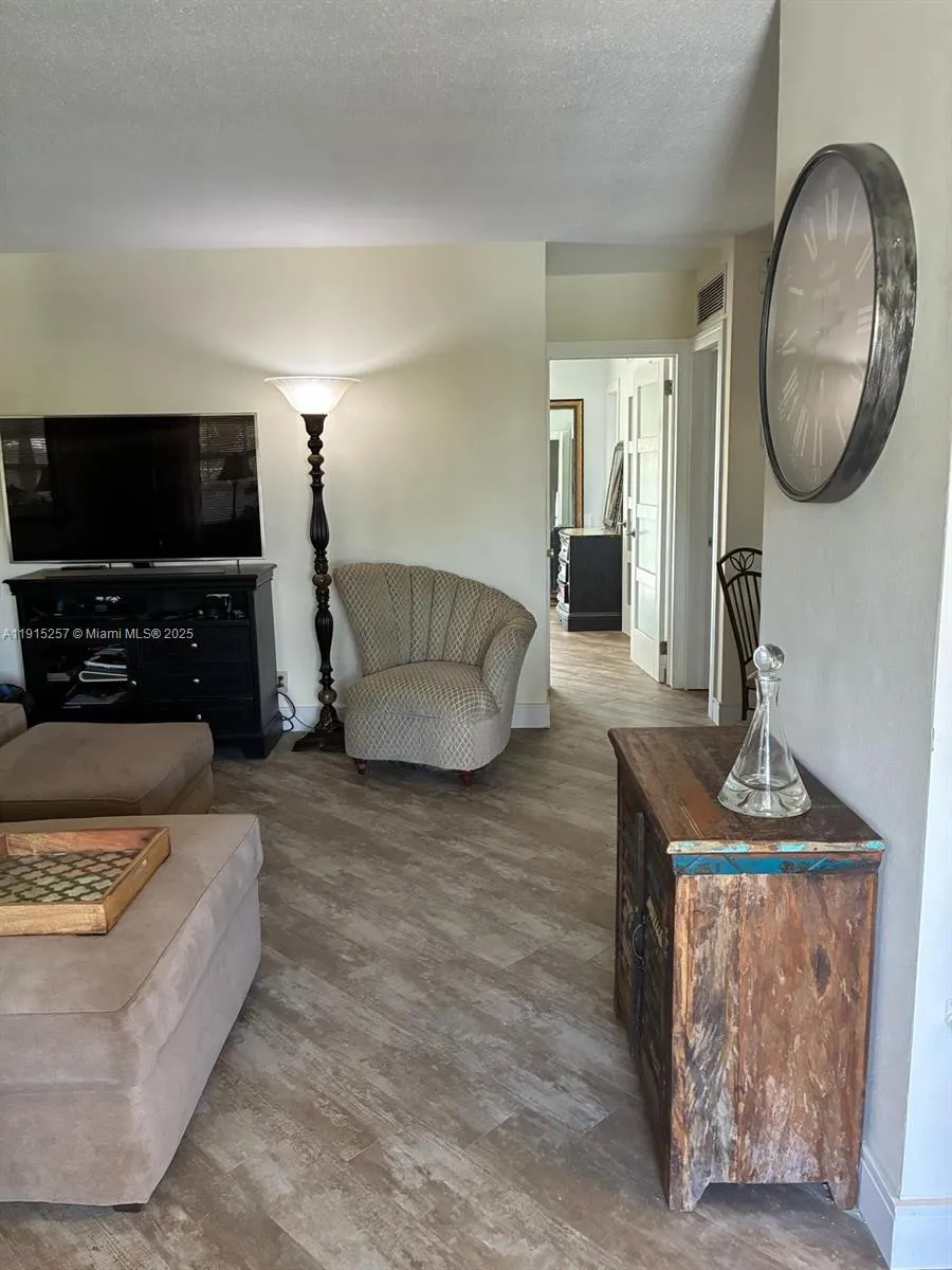 2050 NE 39th St #311 NORTH Lighthouse Point, FL 33064