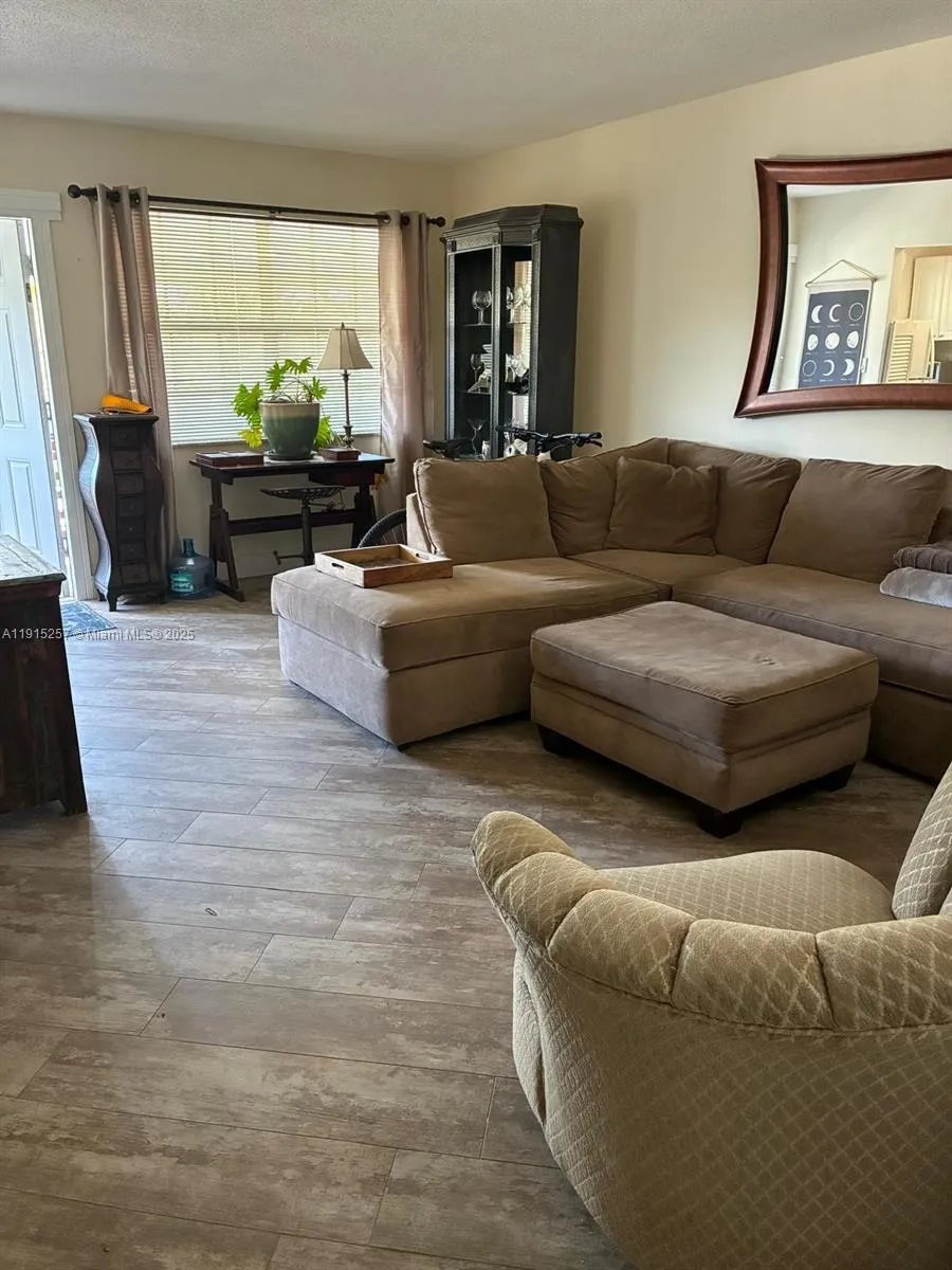 2050 NE 39th St #311 NORTH Lighthouse Point, FL 33064