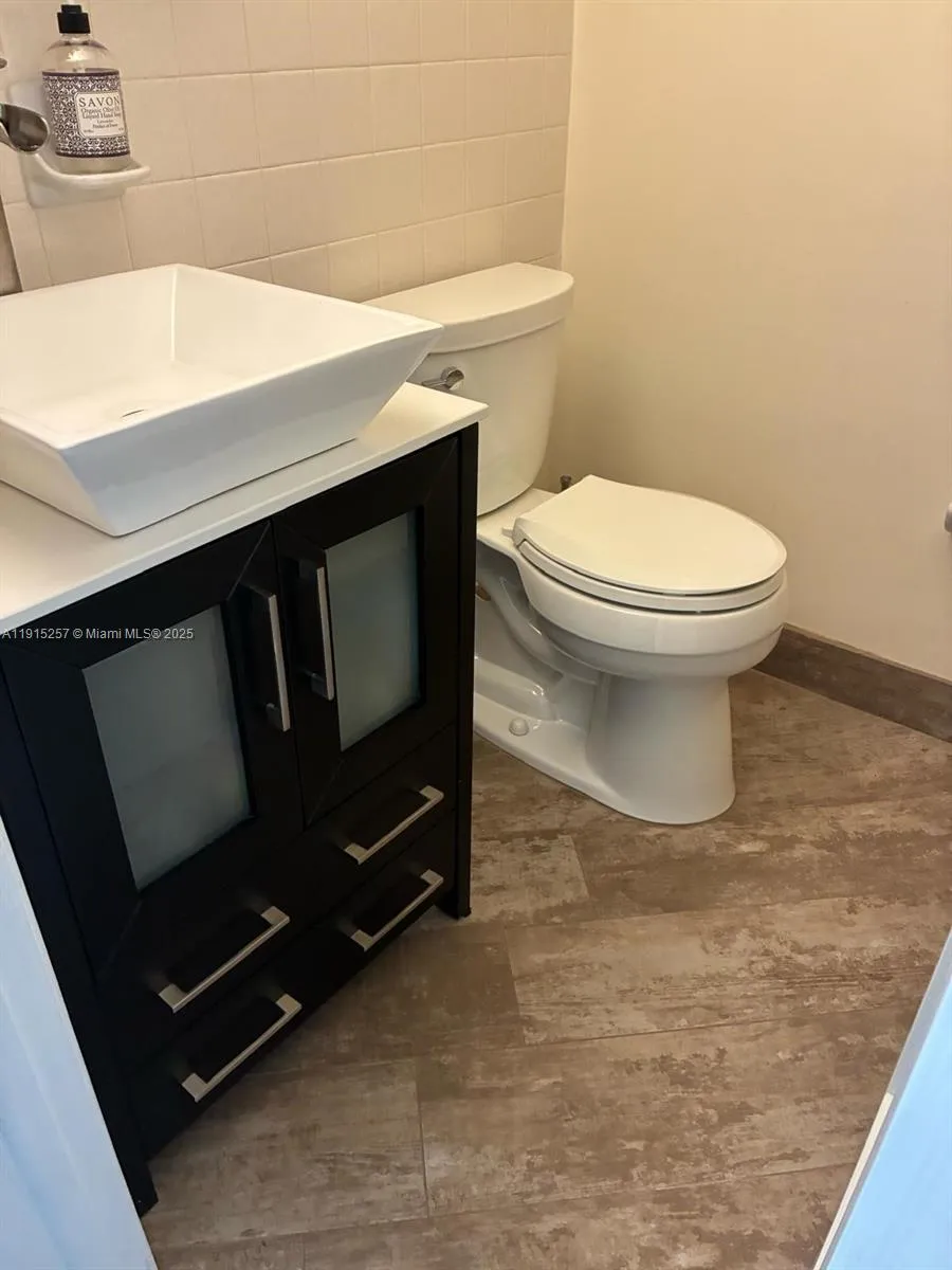 2050 NE 39th St #311 NORTH Lighthouse Point, FL 33064