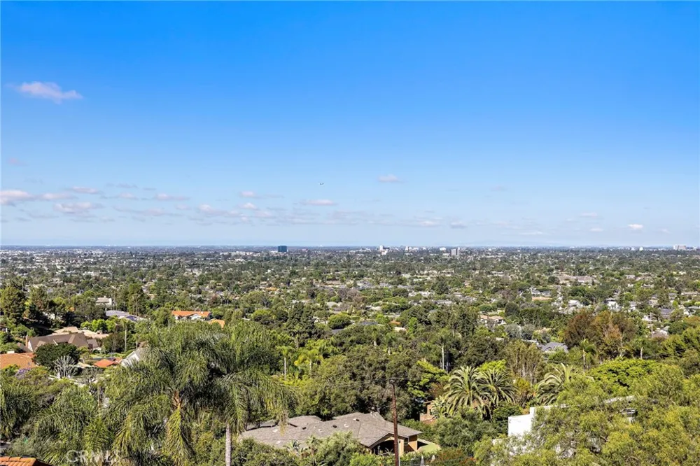 11393 La Vereda Drive North Tustin, CA 92705