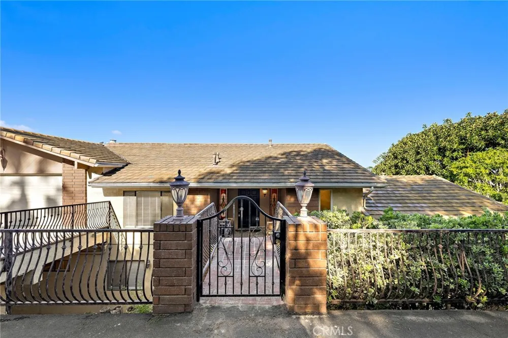 11393 La Vereda Drive North Tustin, CA 92705