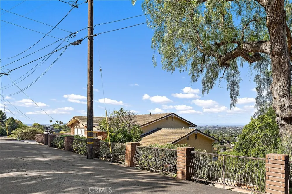 11393 La Vereda Drive North Tustin, CA 92705