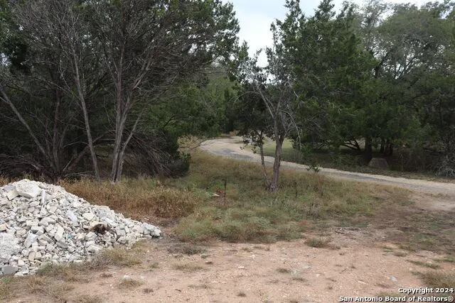 24 Quiet Meadow Cir Wimberley, TX 78676