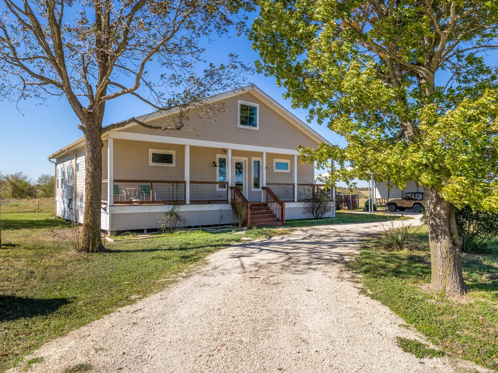 1150 County Road 432 Taylor, TX 76574