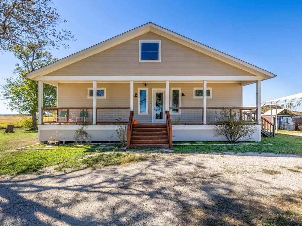1150 County Road 432 Taylor, TX 76574