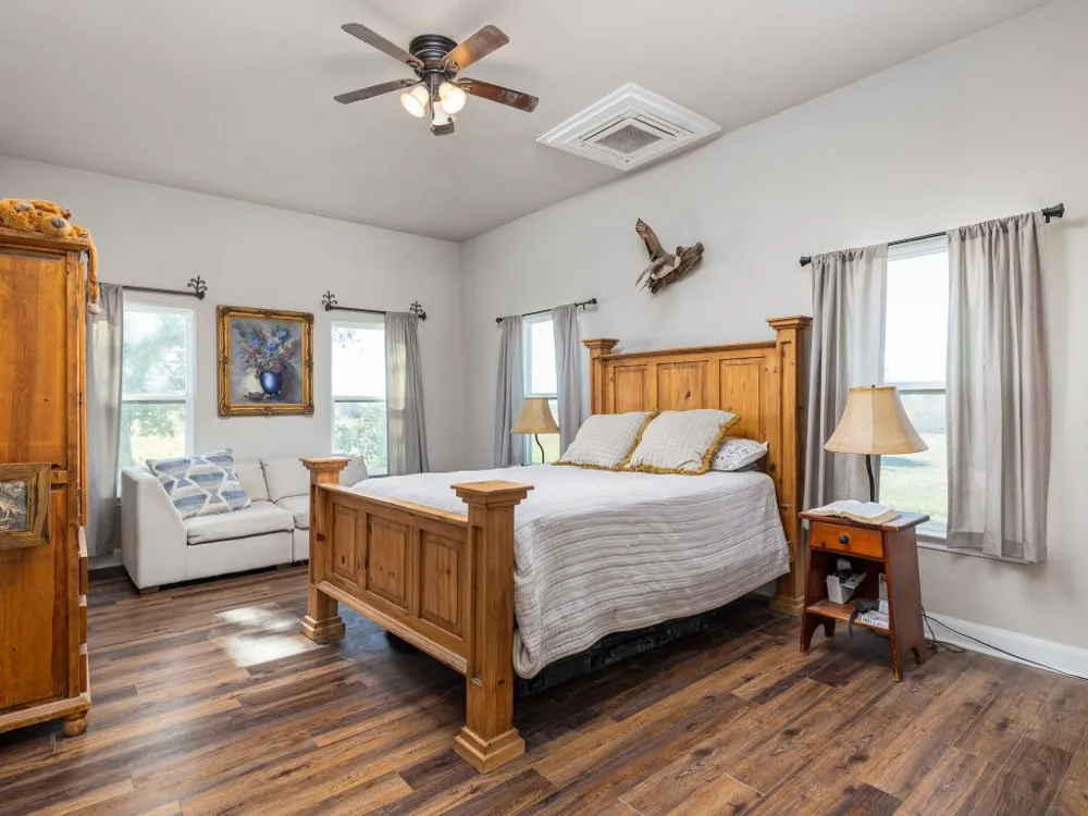 1150 County Road 432 Taylor, TX 76574