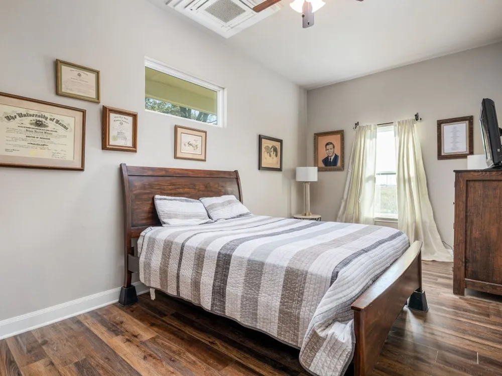 1150 County Road 432 Taylor, TX 76574