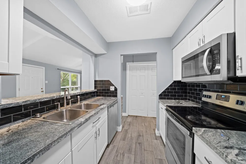 8 Hideaway Drive Friendswood, TX 77546