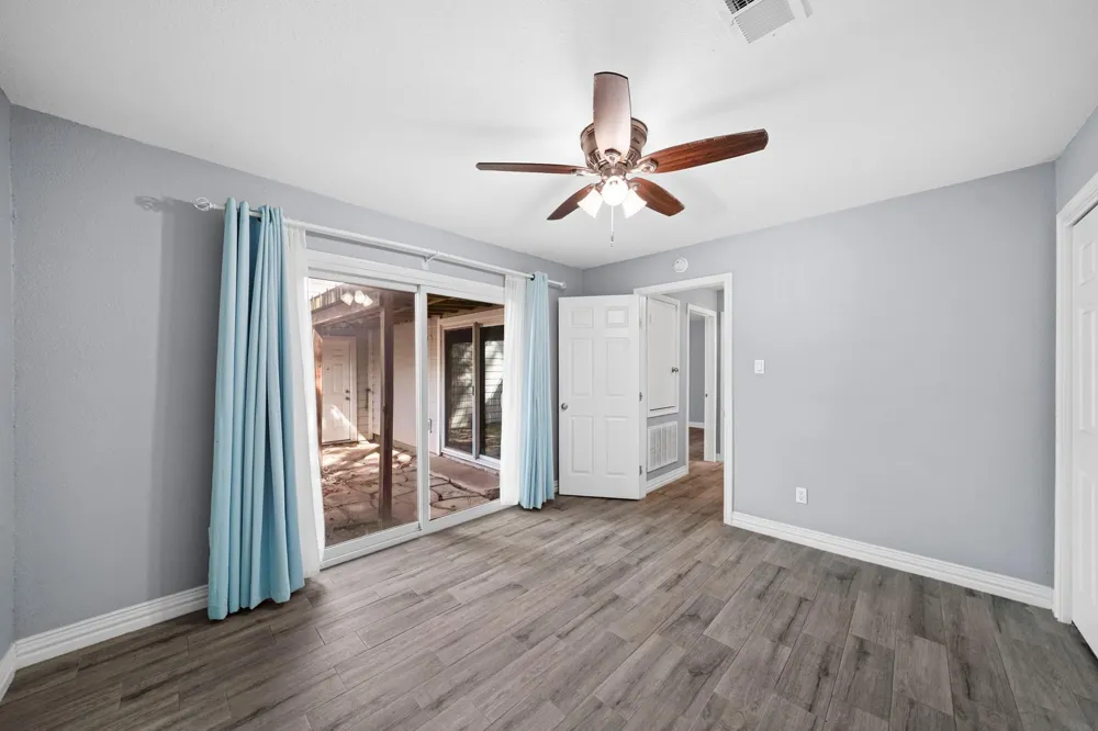 8 Hideaway Drive Friendswood, TX 77546