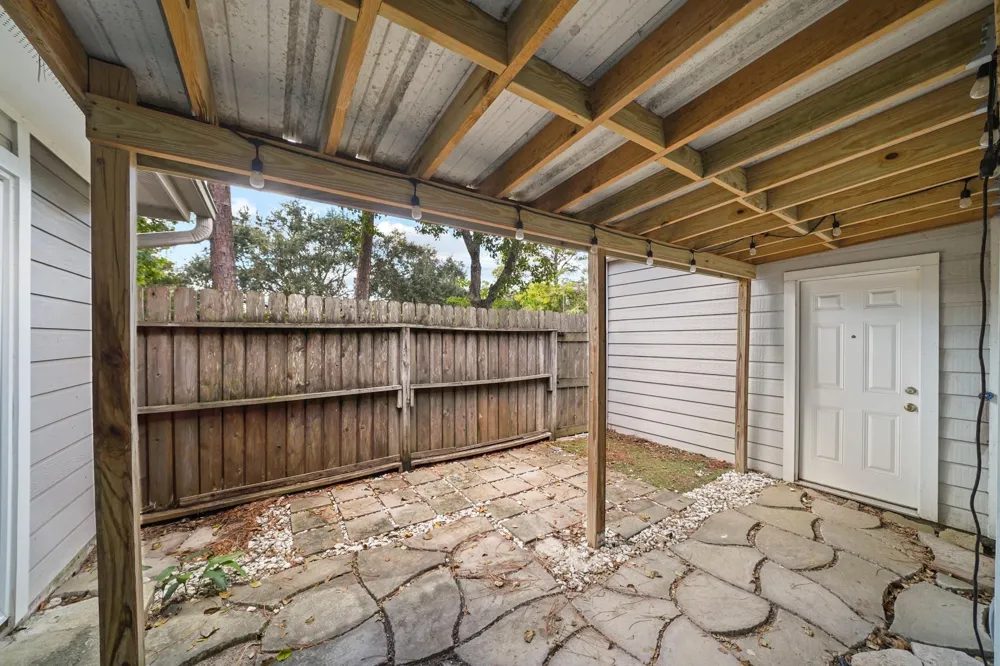 8 Hideaway Drive Friendswood, TX 77546
