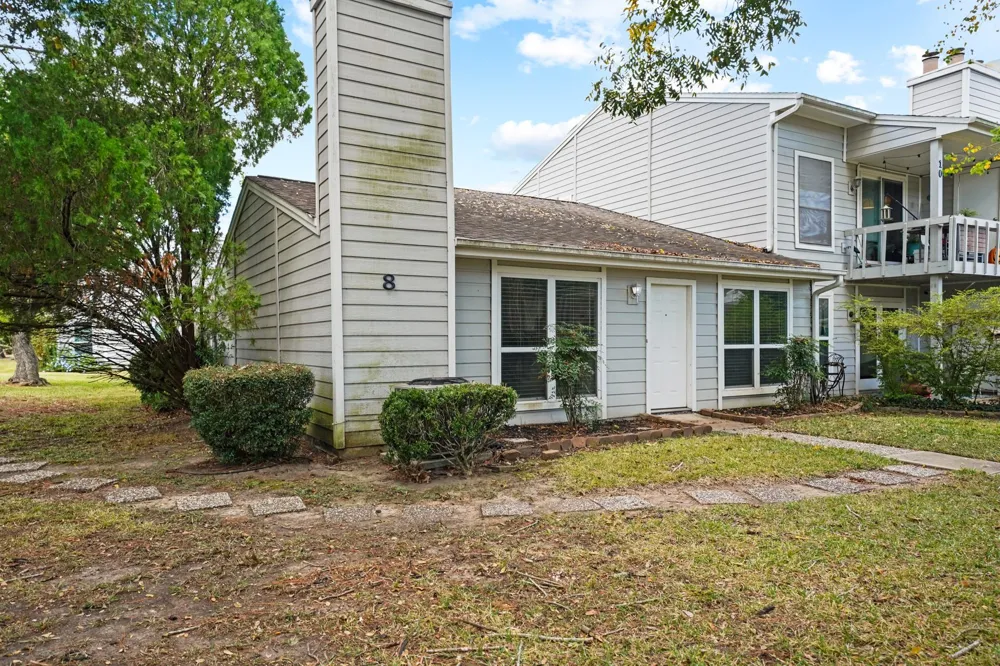 8 Hideaway Drive Friendswood, TX 77546