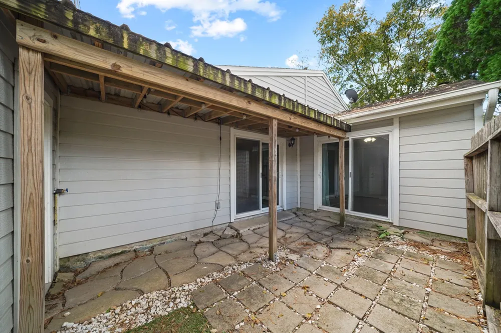 8 Hideaway Drive Friendswood, TX 77546
