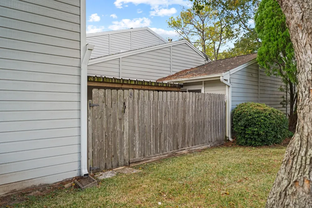 8 Hideaway Drive Friendswood, TX 77546