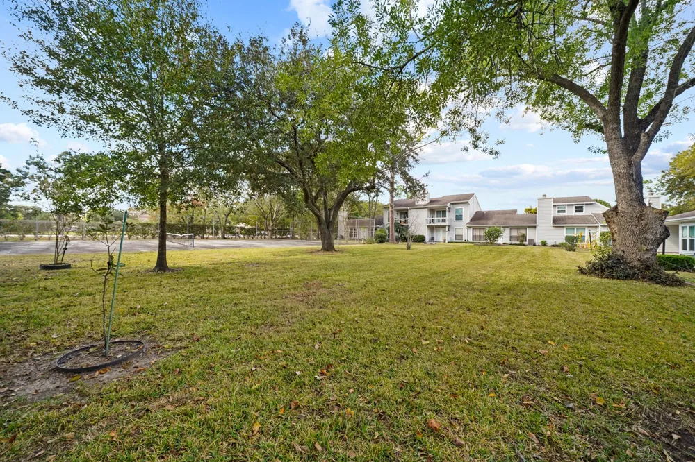 8 Hideaway Drive Friendswood, TX 77546