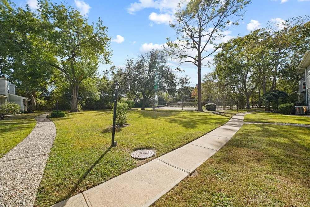 8 Hideaway Drive Friendswood, TX 77546