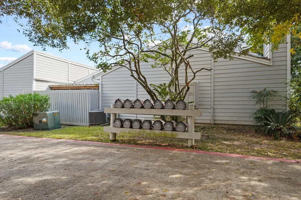 8 Hideaway Drive Friendswood, TX 77546