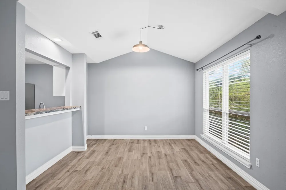 8 Hideaway Drive Friendswood, TX 77546