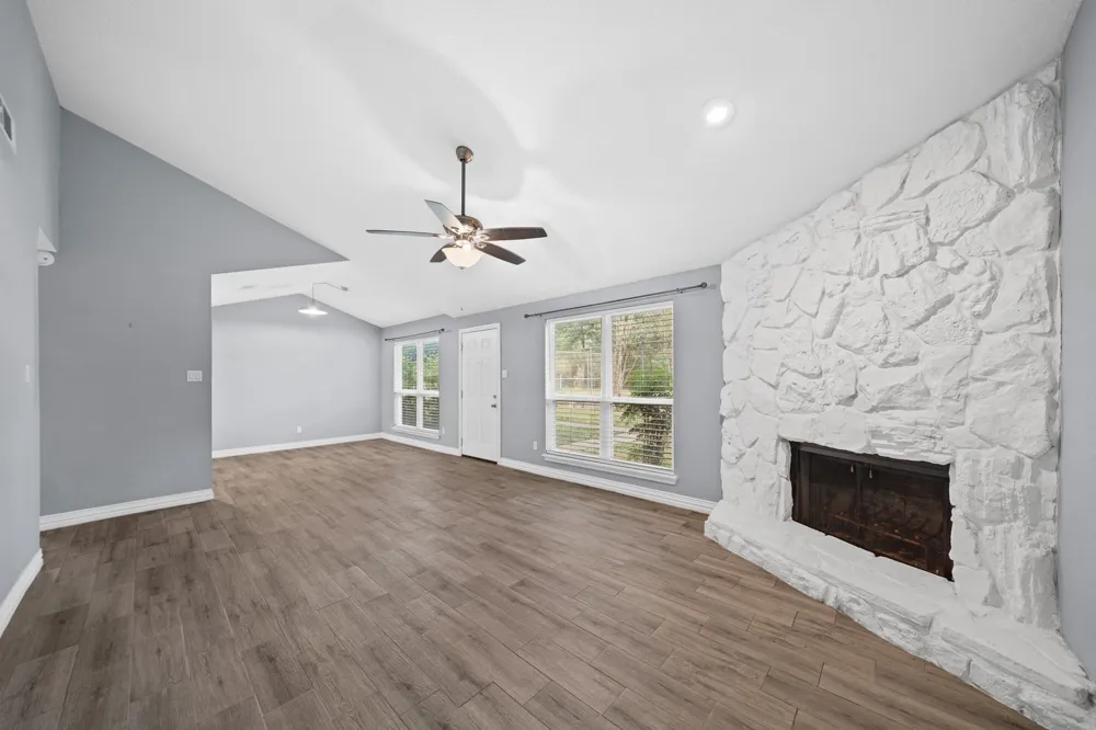 8 Hideaway Drive Friendswood, TX 77546