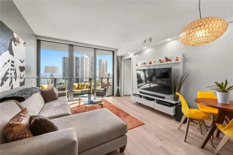 121 NE 34th St #1705
