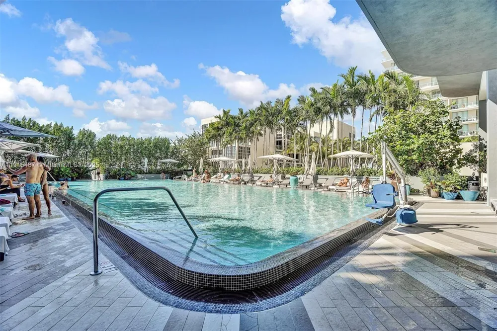 121 NE 34th St #1705 Miami, FL 33137
