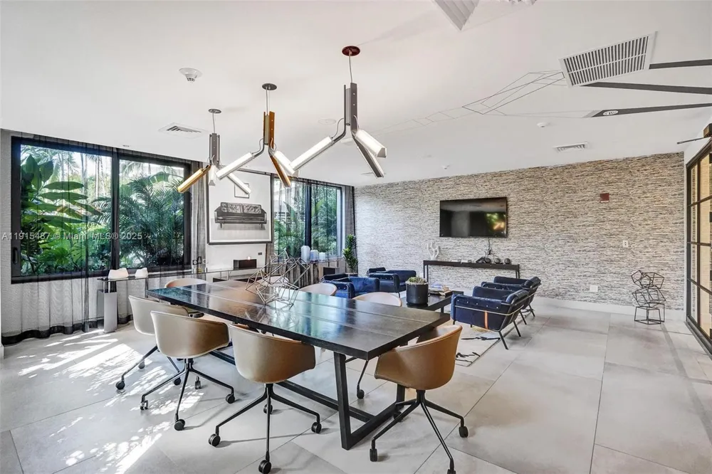 121 NE 34th St #1705 Miami, FL 33137