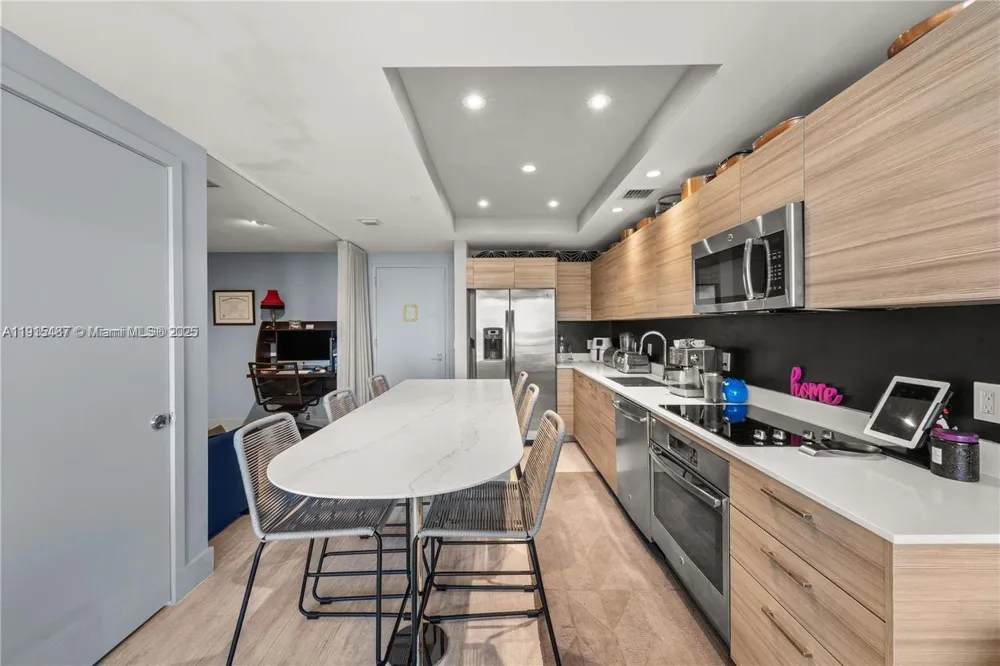 121 NE 34th St #1705 Miami, FL 33137