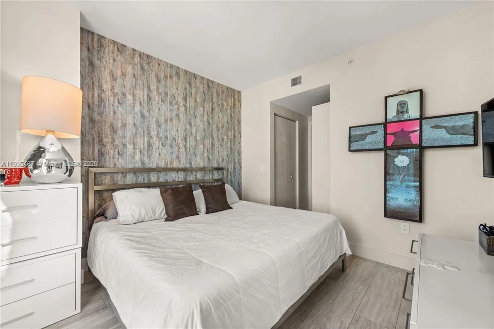 121 NE 34th St #1705 Miami, FL 33137