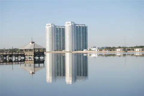 231 RIVERSIDE DRIVE #102