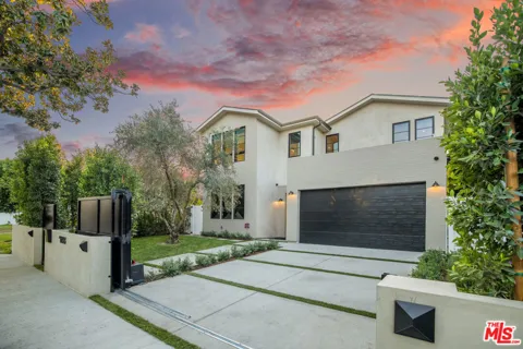 4433 Kraft Avenue