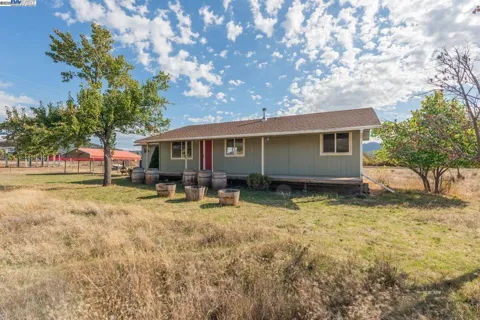1095 Hyampom Rd