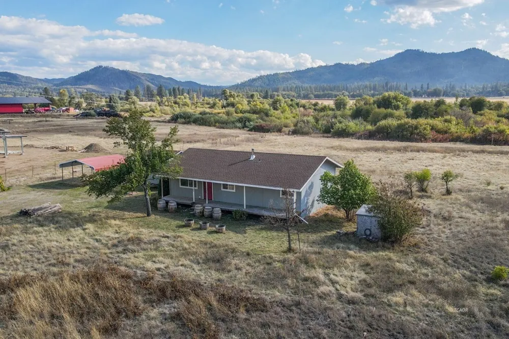 1095 Hyampom Rd Hayfork, CA 96041