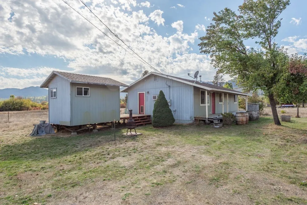 1095 Hyampom Rd Hayfork, CA 96041
