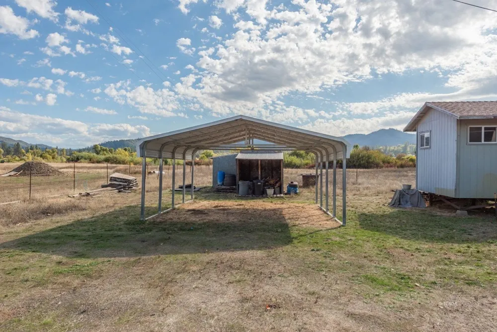 1095 Hyampom Rd Hayfork, CA 96041
