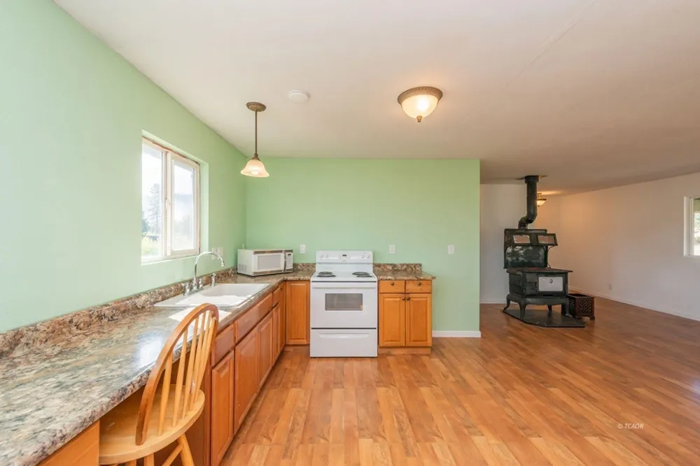 1095 Hyampom Rd Hayfork, CA 96041