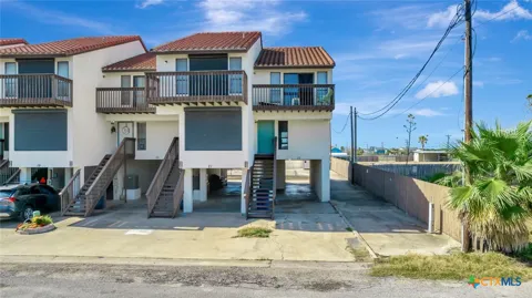22 Pirates Cove