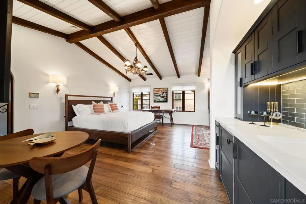 7344 Olivetas Ave La Jolla, CA 92037