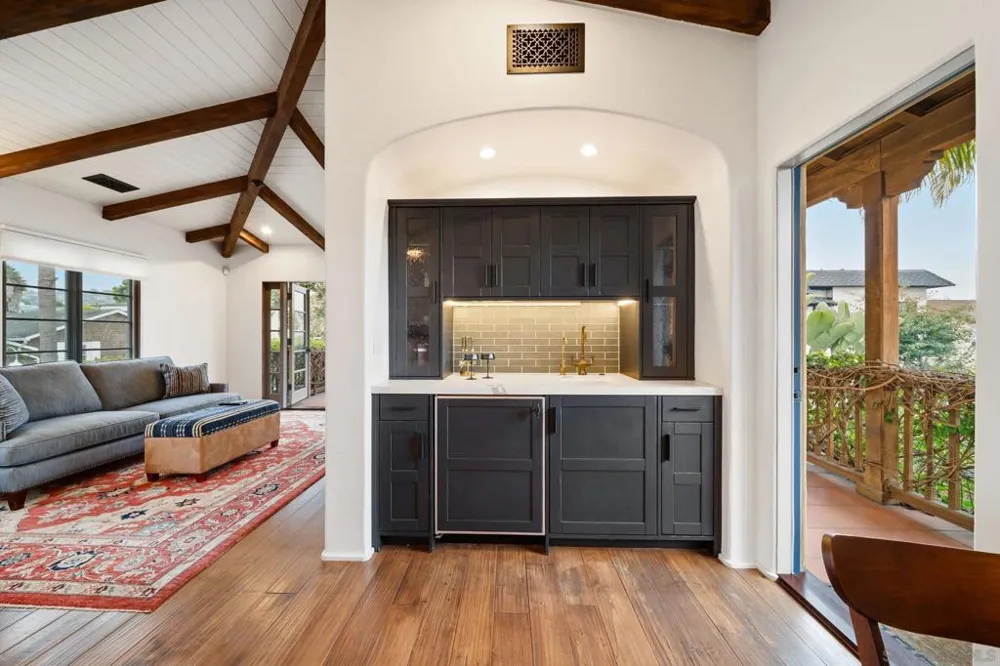 7344 Olivetas Ave La Jolla, CA 92037