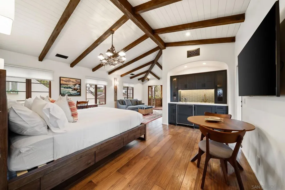 7344 Olivetas Ave La Jolla, CA 92037