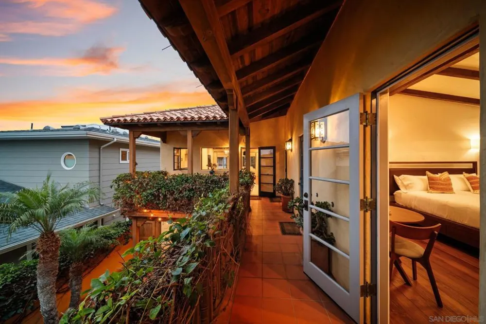 7344 Olivetas Ave La Jolla, CA 92037